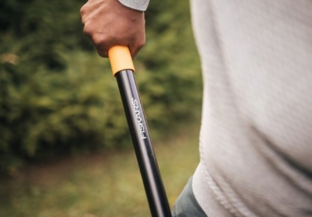 szufla-metalowa-fiskars-solid-1066720-zdjecie.jpg