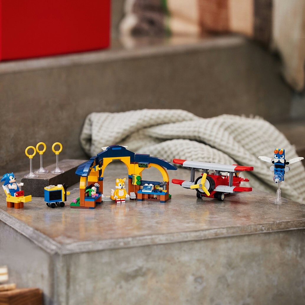lego-sonic-the-hedgehog-tails-z-warsztatem-i%20samolot-tornado-76991-9.jpg