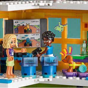 lego-friends-dom-kultury-w-heartlake-41748-9.jpg