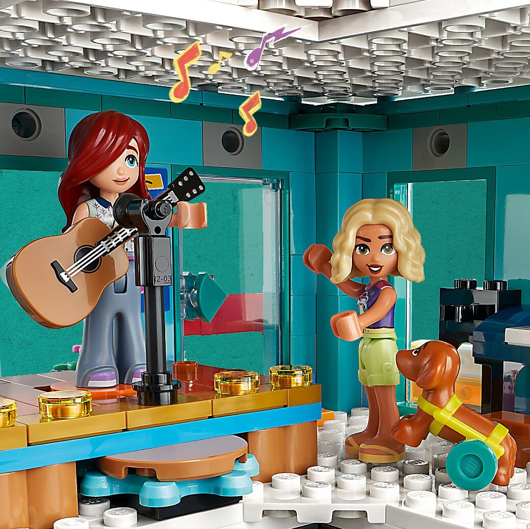 lego-friends-dom-kultury-w-heartlake-41748-8.jpg