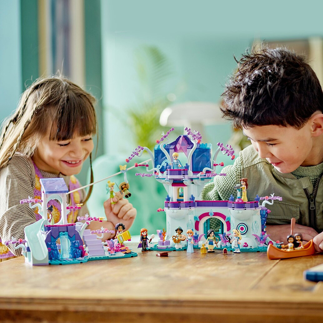 lego-disney-zaczarowany-domek-na-drzewie-43215-11.jpg