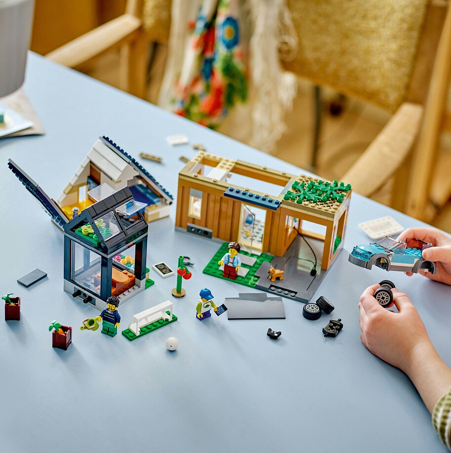 klocki-lego-city-domek-rodzinny-i-samochod-elektryczny-60398-zdjecie7.jpg