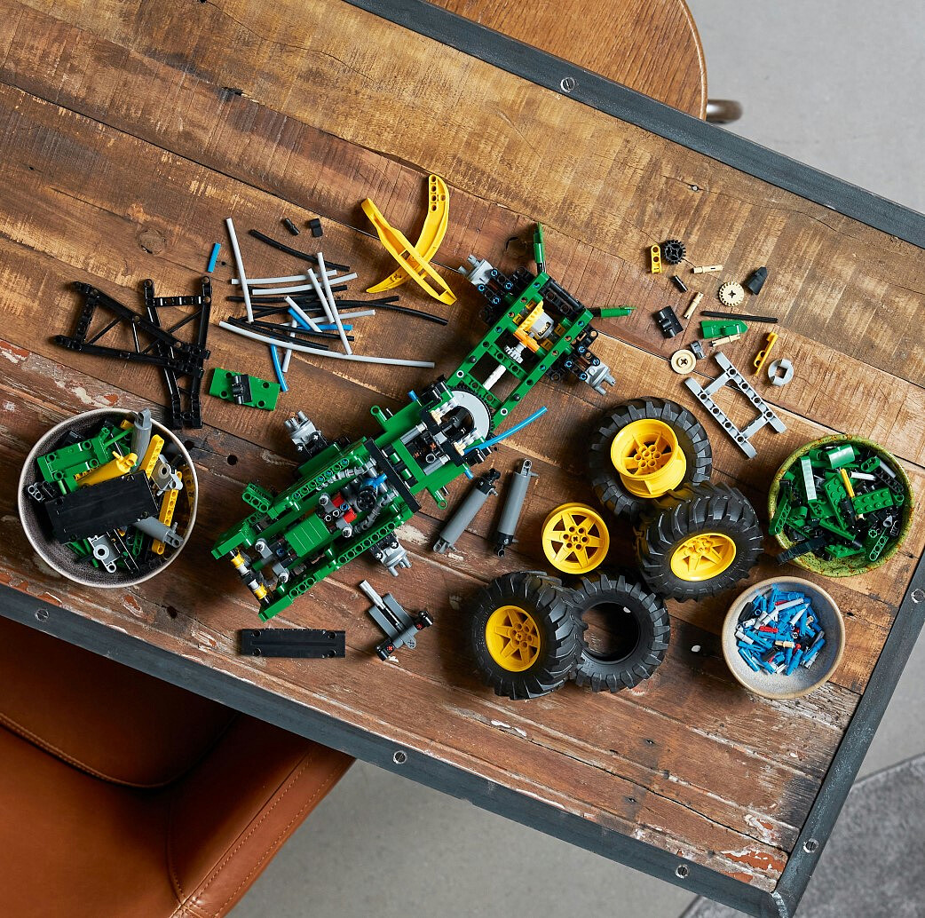 lego-technic-ciagnik-zrywkowy-john-deere-948l-II-42157-12.jpg