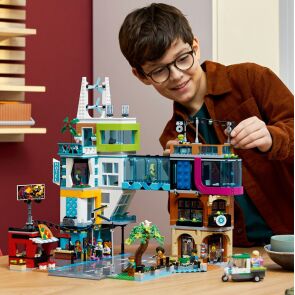 lego-city-srodmiescie-60380-10.jpg