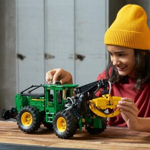lego-technic-ciagnik-zrywkowy-john-deere-948l-II-42157-11.jpg