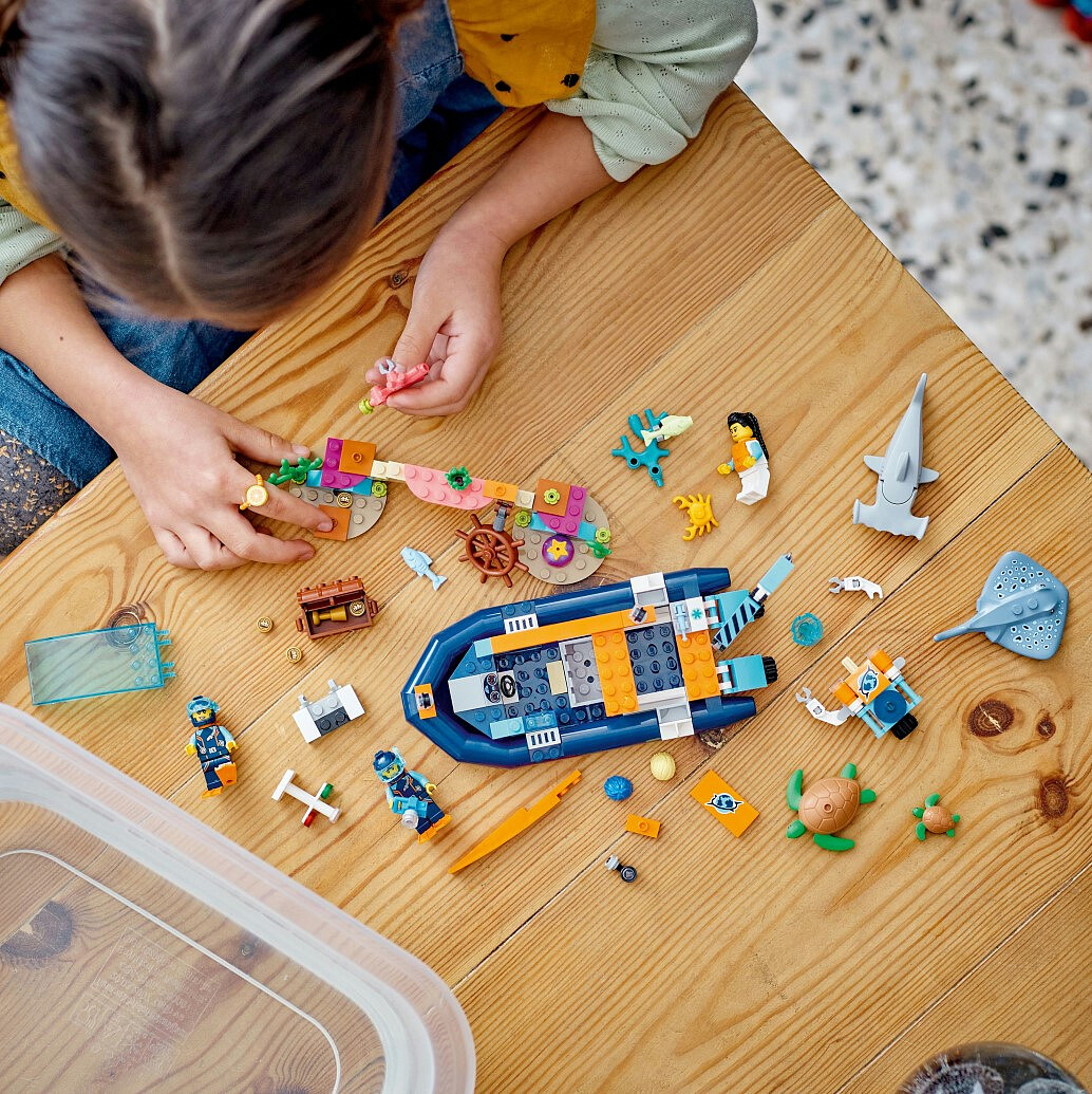 lego-city-lodz-do-nurkowania-badacza-60377-12.jpg