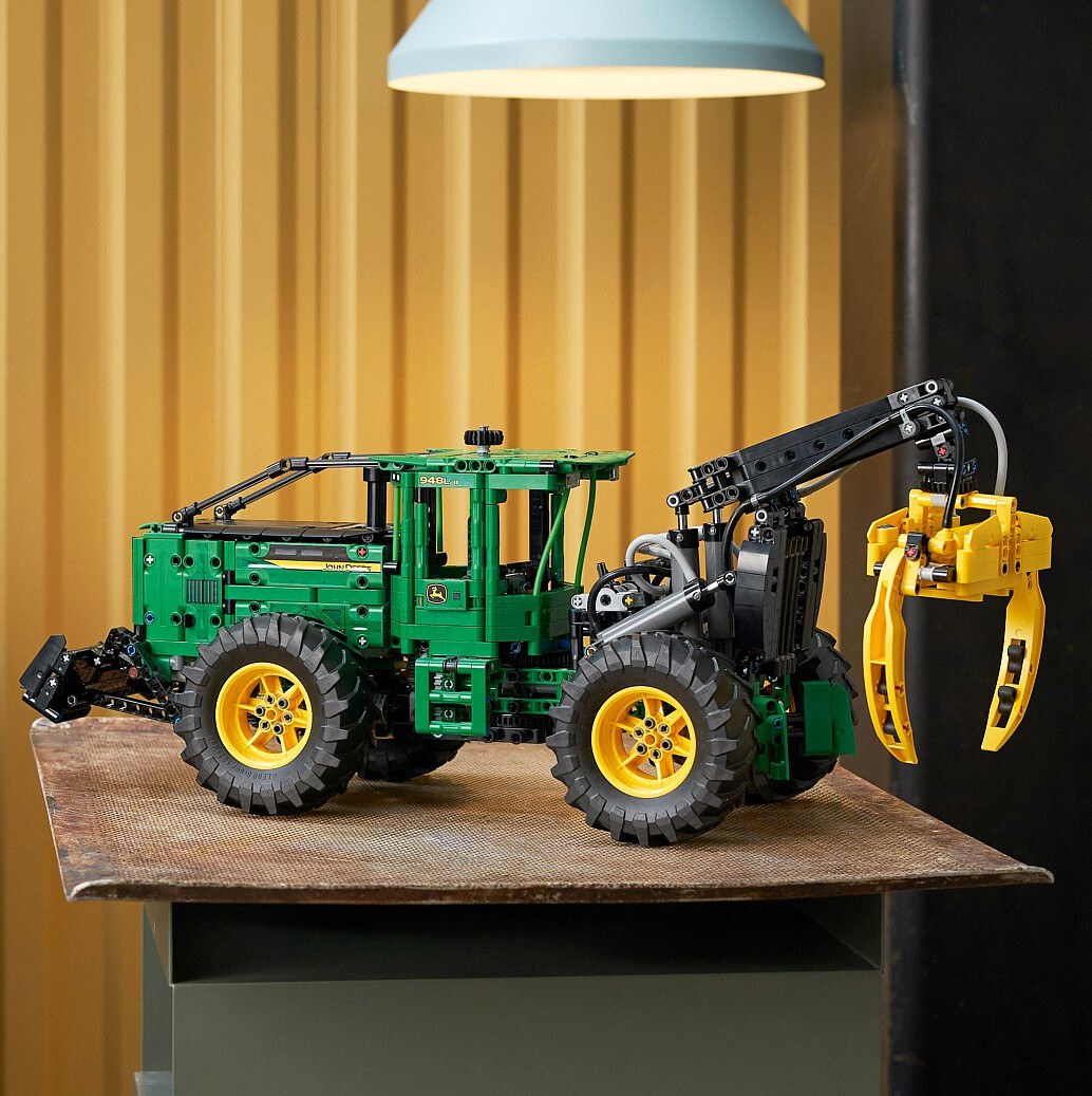 lego-technic-ciagnik-zrywkowy-john-deere-948l-II-42157-13.jpg