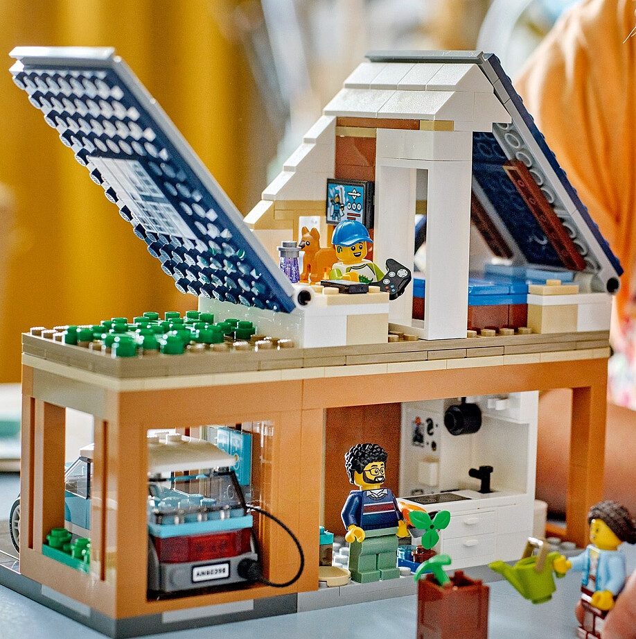 klocki-lego-city-domek-rodzinny-i-samochod-elektryczny-60398-zdjecie3.jpg