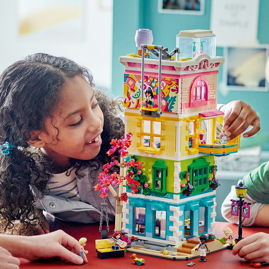 lego-friends-dom-kultury-w-heartlake-41748-12.jpg