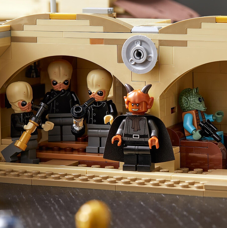 klocki-lego-star-wars-kantyna-mos-eisley-75290-zdjecie5.jpg