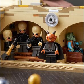klocki-lego-star-wars-kantyna-mos-eisley-75290-zdjecie5.jpg