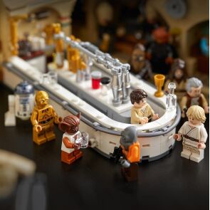 klocki-lego-star-wars-kantyna-mos-eisley-75290-zdjecie3.jpg