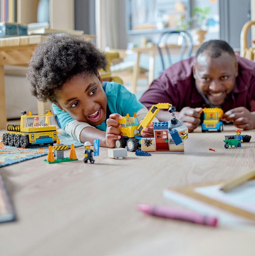 lego-city-ciezarowki-dzwig-kula-wyburzeniowa-60391-12.jpg