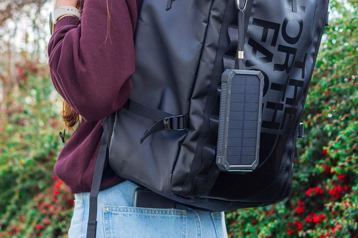 powerbank-solarny-navitel-pwr10-sun-7.jpg