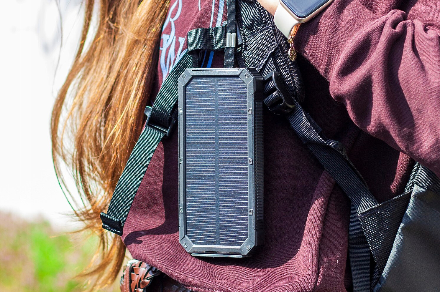 powerbank-solarny-navitel-pwr10-sun-8.jpg