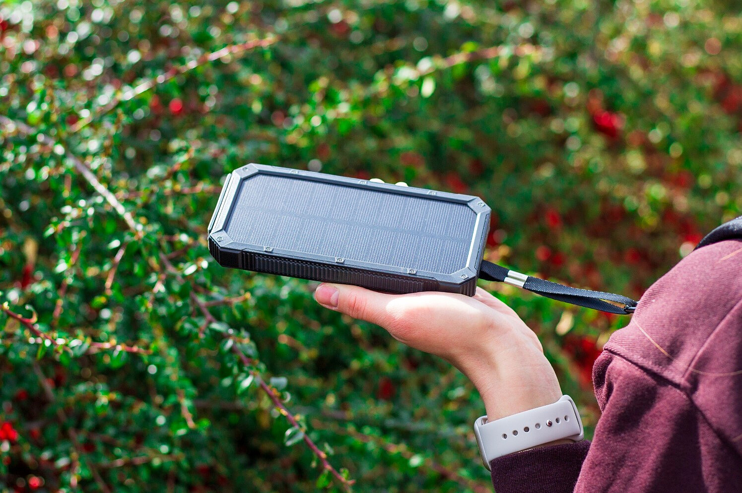 powerbank-solarny-navitel-pwr10-sun-9.jpg