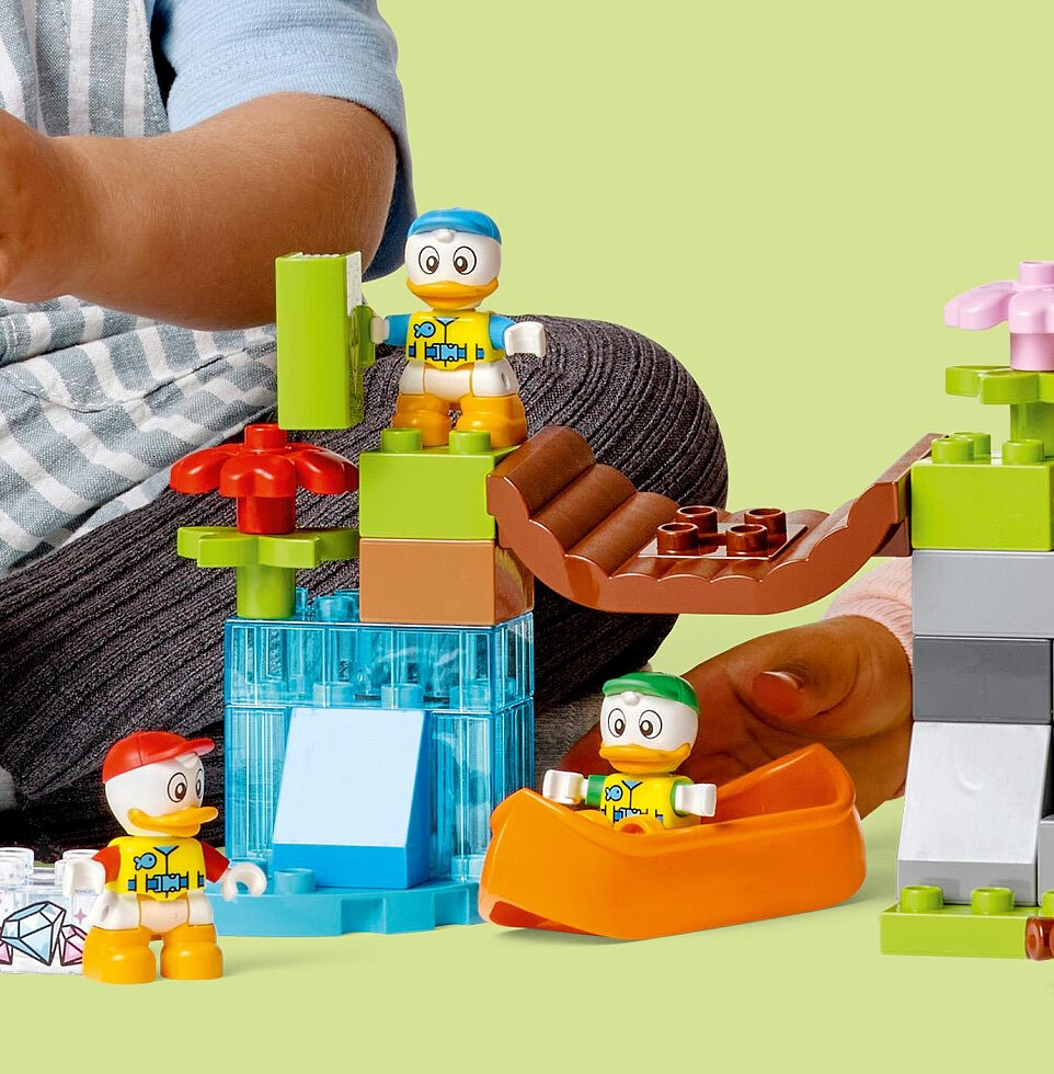 klocki-lego-duplo-kempingowa-przygoda-10997--minifigurki.jpg