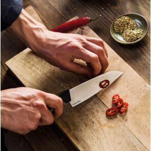 noz-szefa-kuchni-fiskars-hard-edge-14-cm-zdjecie.jpg