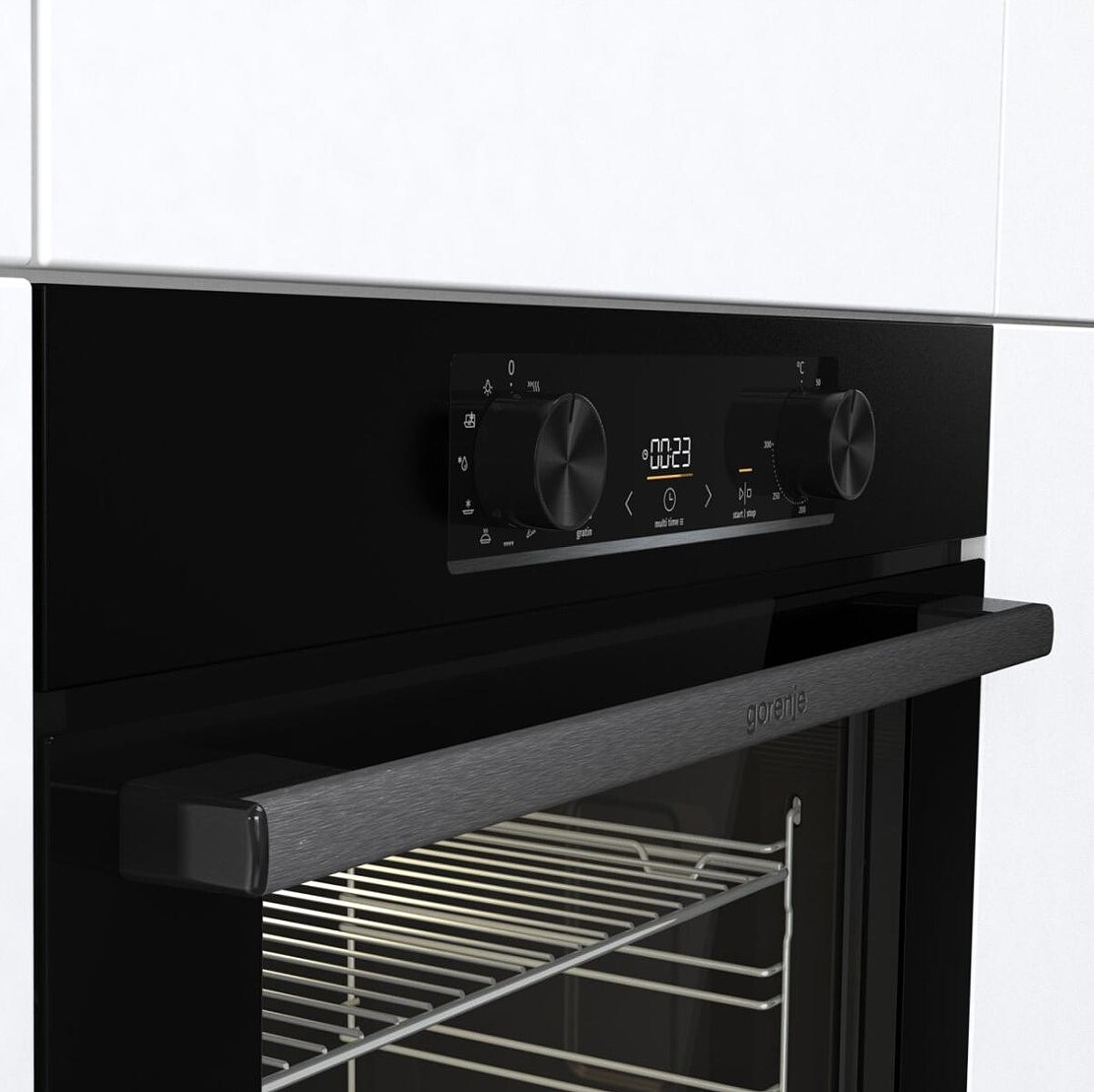 piekarnik-elektryczny-gorenje-bo6735e02bk-w-zabudowie-od-boku-uchwyt.jpg