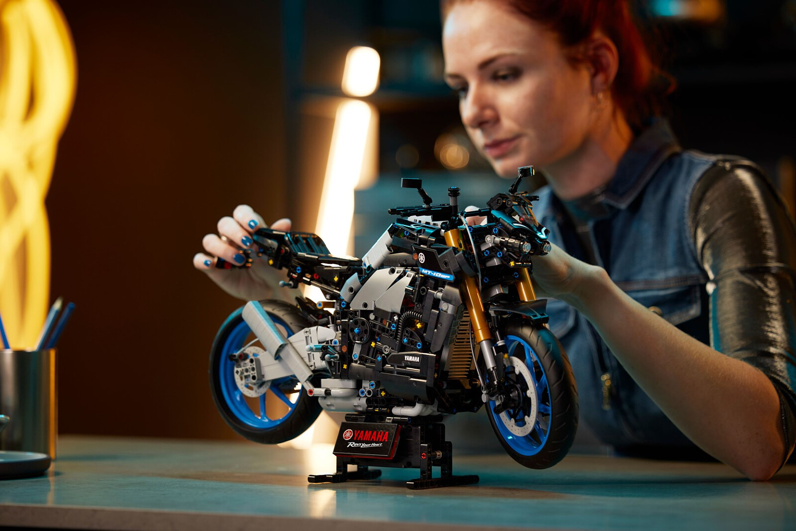 klocki-lego-technic-yamaha-mt-10-sp-42159-9.jpg