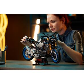 klocki-lego-technic-yamaha-mt-10-sp-42159-9.jpg