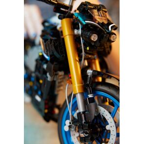 klocki-lego-technic-yamaha-mt-10-sp-42159-19.jpg