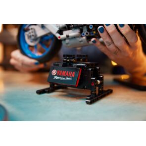 klocki-lego-technic-yamaha-mt-10-sp-42159-13.jpg