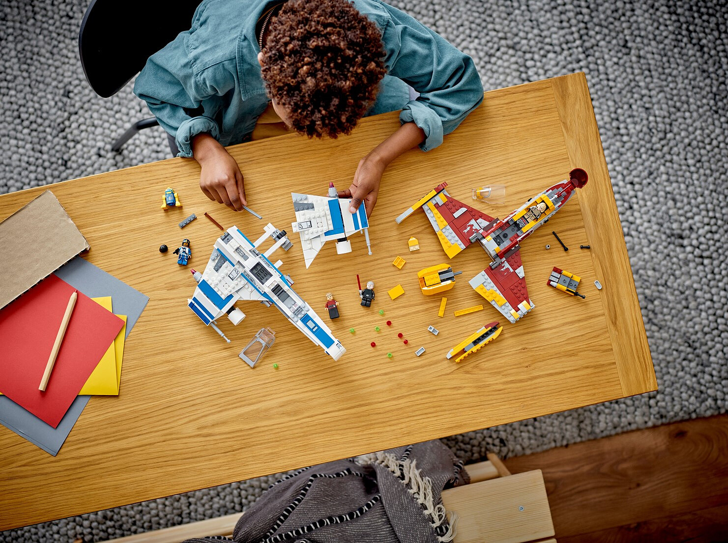 klocki-lego-star-wars-e-wing-nowej-republiki-kontra-mysliwiec-shin-hati-75364-2.jpg
