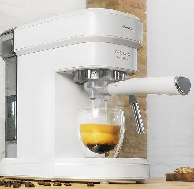 ekspres-kolbowy-cecotec-cafelizzia-790%20%285%29.jpg