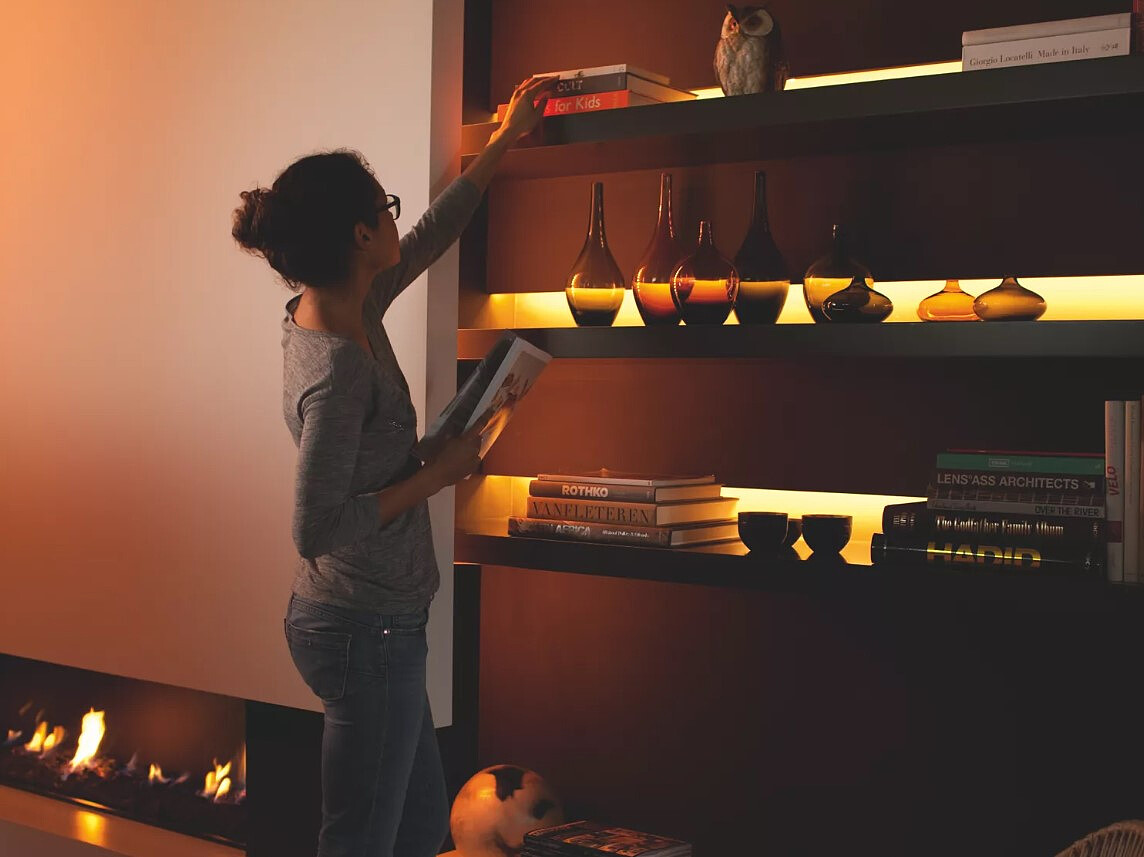 tasma-led-philips-hue-baza-wc-ambiance-plus-v4-2-metry--prezentacja-4.jpg