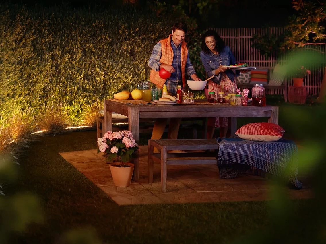 zewnetrzna-tasma-led-philips-hue-wc-ambiance-2%20m-prezentacja-4.jpg