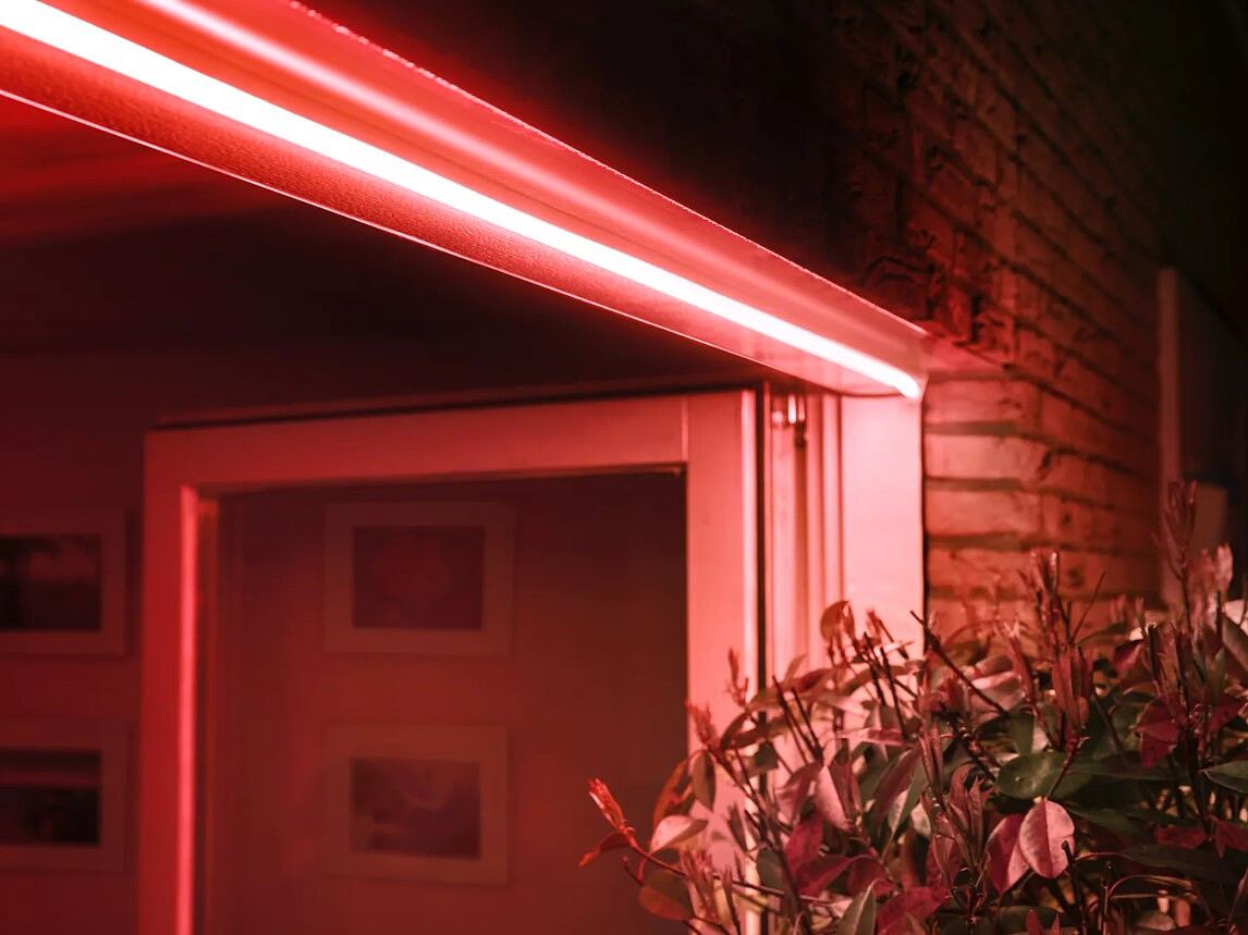 zewnetrzna-tasma-led-philips-hue-wc-ambiance-2%20m-prezentacja-3.jpg
