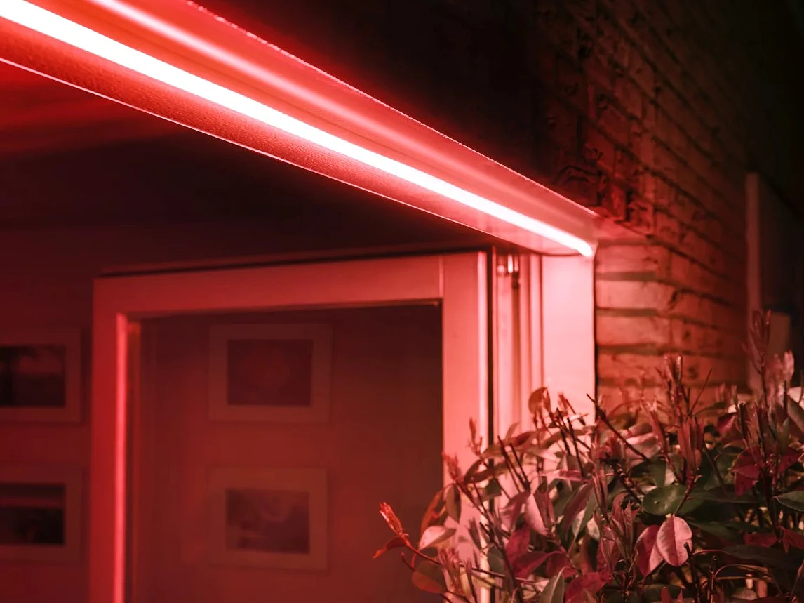zewnetrzna-tasma-led-philips-hue-wc-ambiance-2%20m-prezentacja-3.jpg