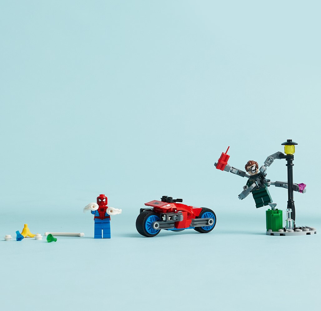 lego-marvel-spiderman-76275%20%283%29.jpg
