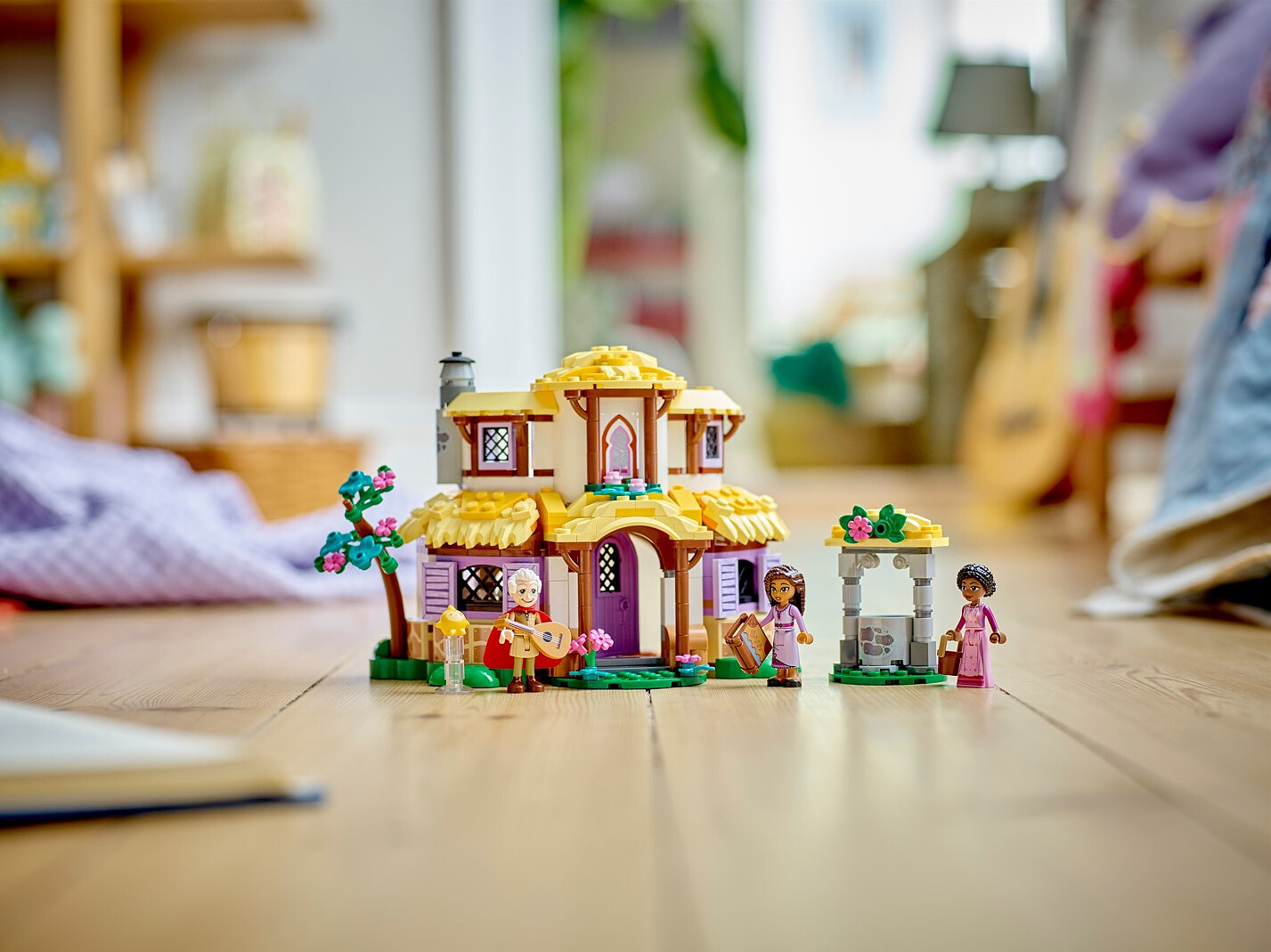klocki-lego-disney-chatka-ashy-43231-5.jpg