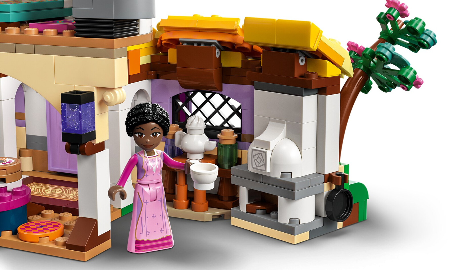 klocki-lego-disney-chatka-ashy-43231-10.jpg