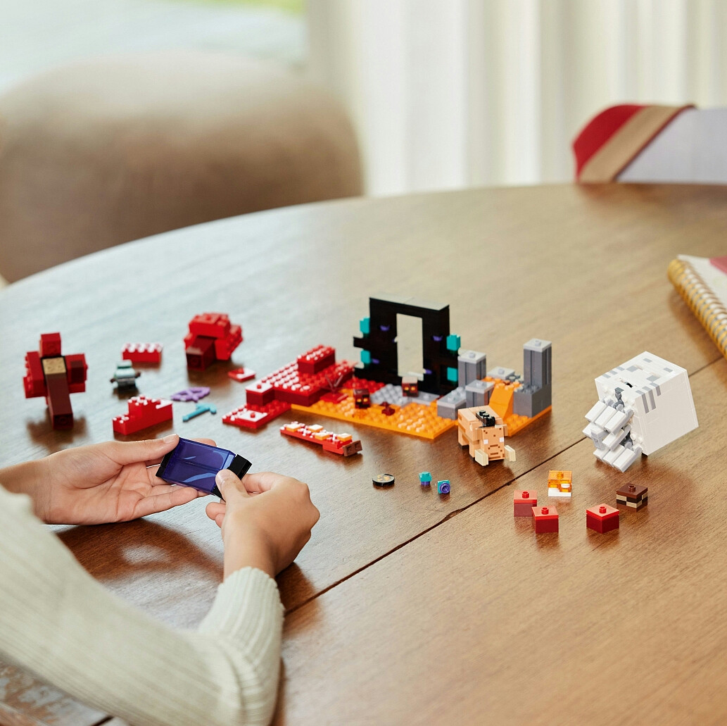 klocki-lego-minercraft-zasadzka-w-portalu-do-netheru-21255-9.jpg