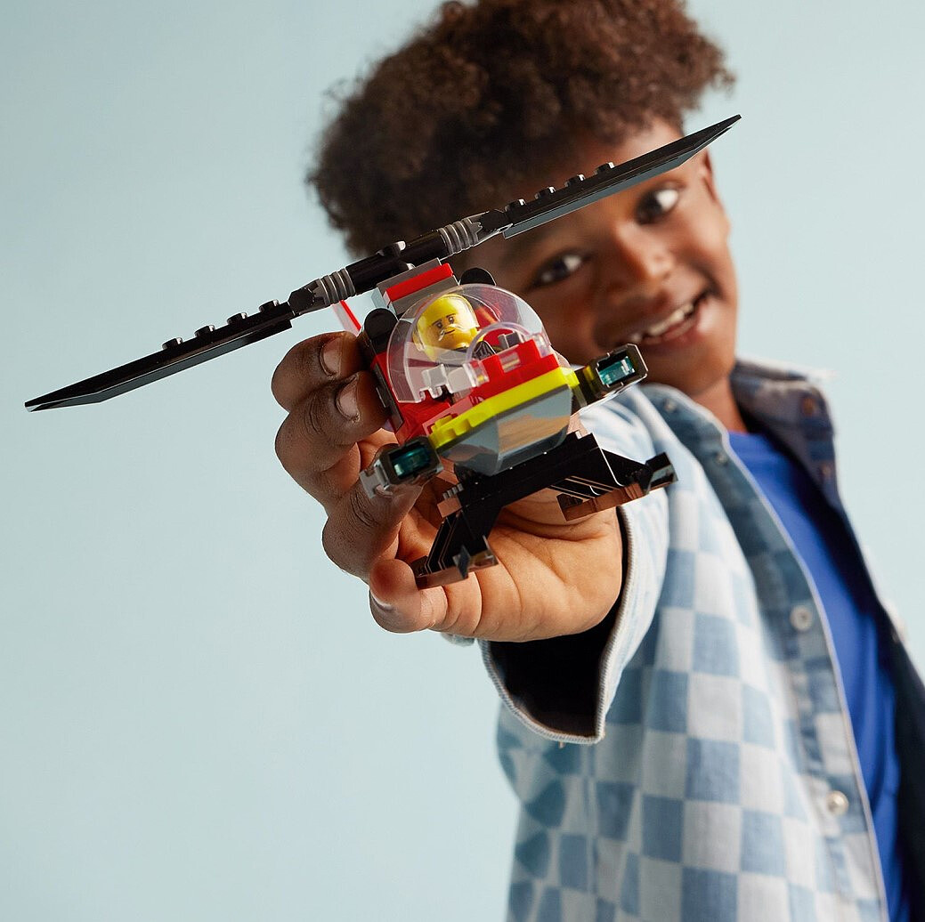 klocki-lego-city-ity-strazacki-helikopter-ratunkowy-60411.zdj09.jpg