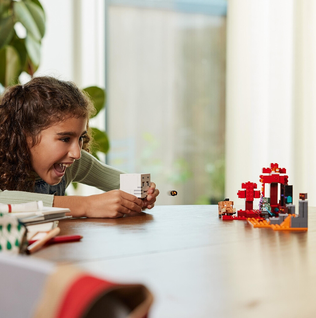 klocki-lego-minercraft-zasadzka-w-portalu-do-netheru-21255-5.jpg