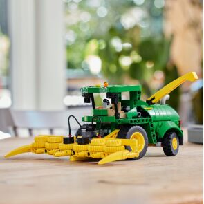 lego-technic-john-deere-harvester-42168%20%287%29.jpg