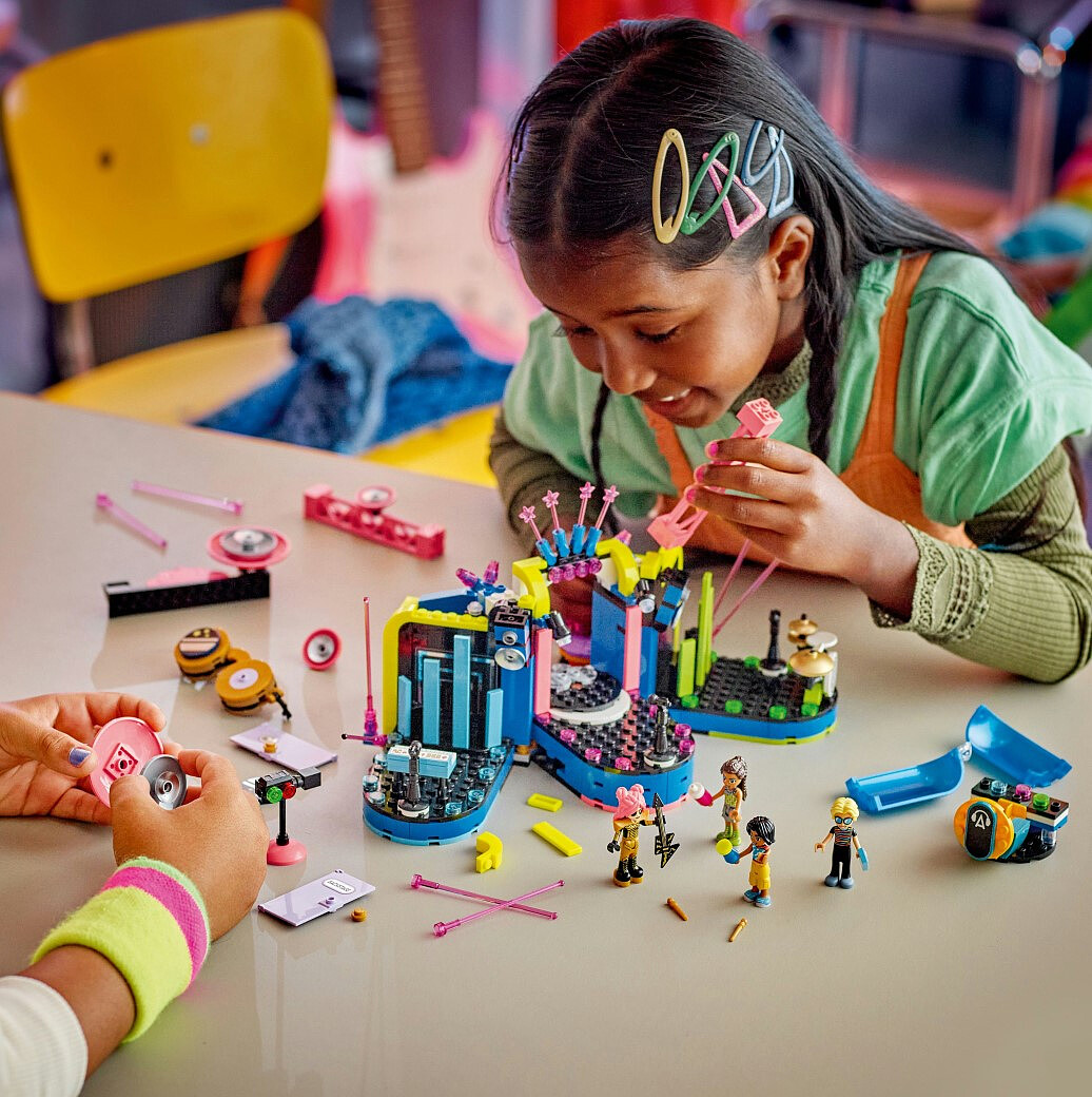 lego-friends-pokaz-talentow-muzycznych-42616%20%288%29.jpg