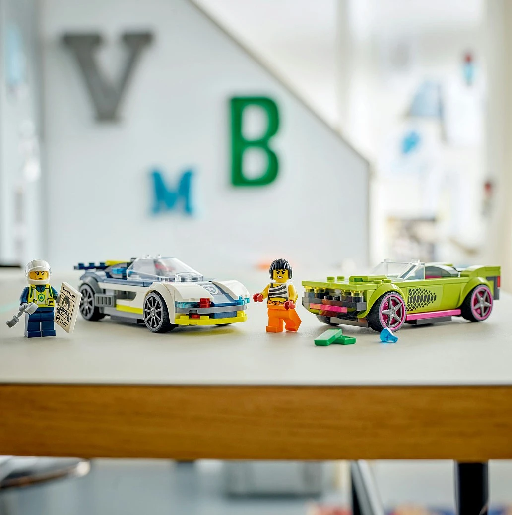 klocki-lego-city-poscig-radiowozu-za-muscle-carem-60415.zdj13.jpg