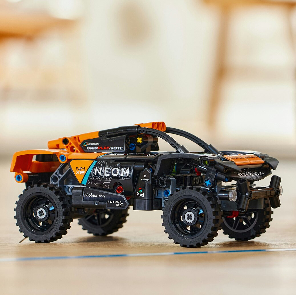 lego-technic-neom-race-car-42166%20%283%29.jpg
