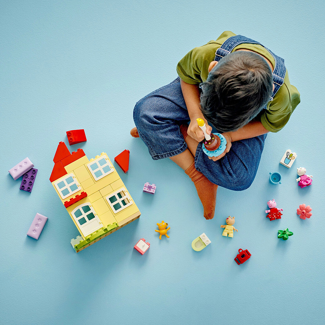 klocki-lego-duplo-urodzinowy-domek-peppy-10433-3.jpg