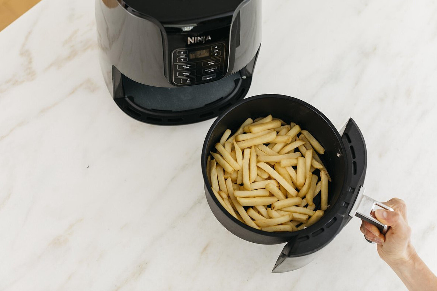 frytkownica-beztluszczowa-ninja-af100eu-air-fryer-5.jpg