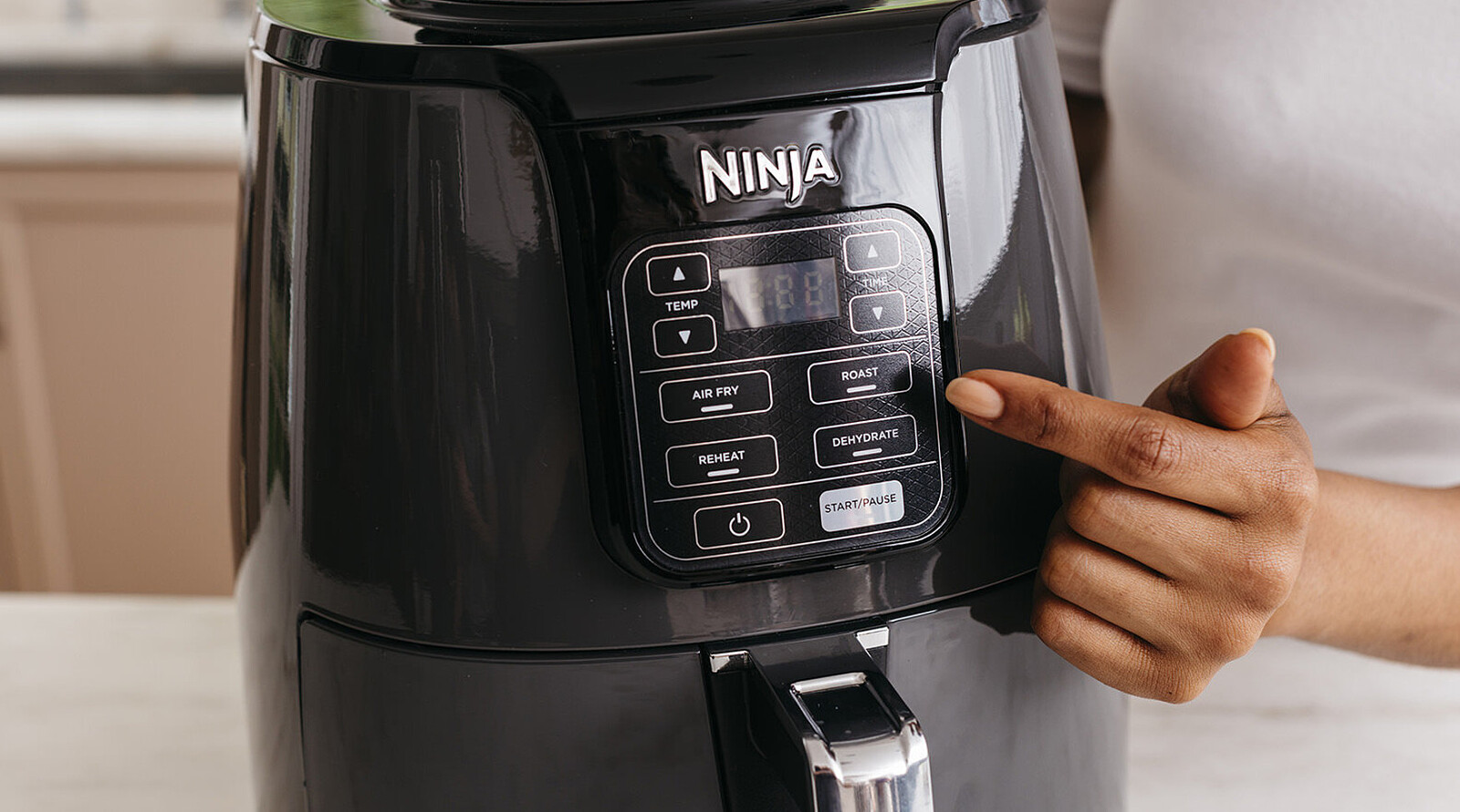frytkownica-beztluszczowa-ninja-af100eu-air-fryer-2.jpg