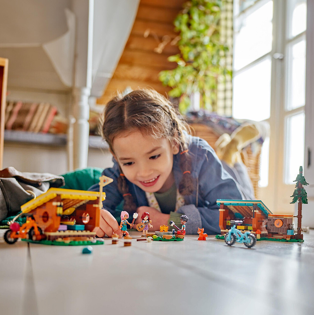 klocki-lego-friends-przytulne-domki-na-letnim-obozie-42624-5.jpg