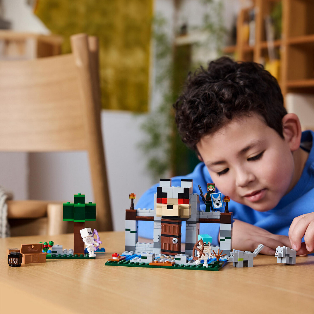 klocki-lego-minecraft-wilcza-twierdza-21261-zabawa%20%282%29.jpg