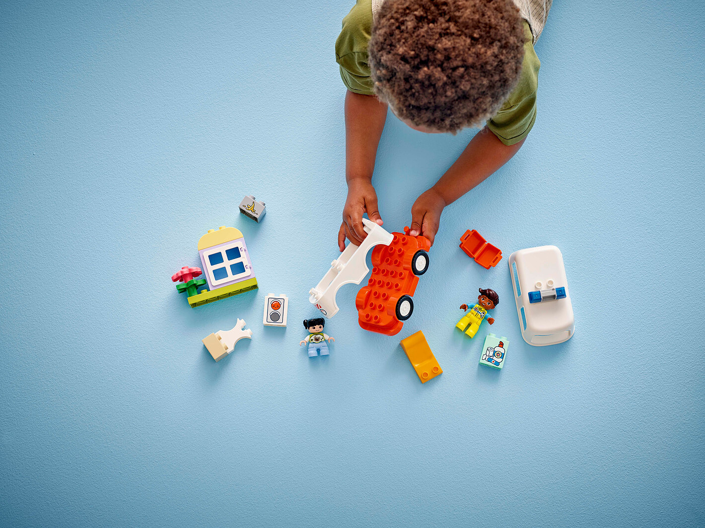 klocki-lego-duplo-town-karetka-z-kierowca-10447-2.jpg