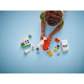 klocki-lego-duplo-town-karetka-z-kierowca-10447-2.jpg